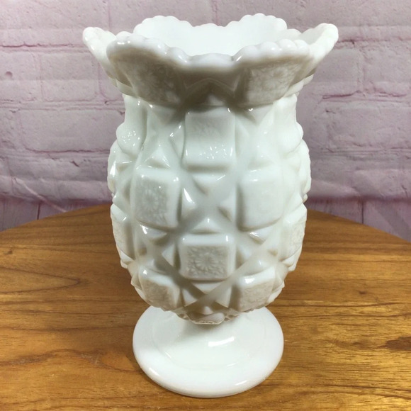 Vintage Westmoreland Old Quilt Pattern White Milk Glass Vase - Picture 3 of 6